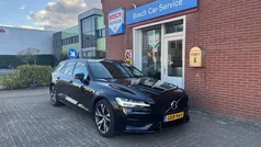 Zwart, metallic lak Gebruikt 2021 Volvo V60 R-Design Stationwagen | € 33.999 (Eerlijke prijs)