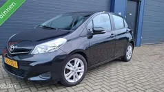 Zwart Gebruikt 2012 Toyota Yaris Hatchback | € 6.999 (Eerlijke prijs)
