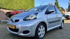 Grijs Gebruikt 2011 Toyota Aygo Comfort Hatchback | € 5.999 (Eerlijke prijs)