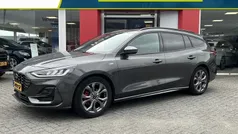 Grijs Gebruikt 2023 Ford Focus ST-Line Stationwagen | € 23.785 (Eerlijke prijs)