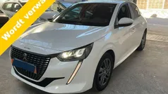 Wit Gebruikt 2021 Peugeot 208 Active Hatchback | € 14.950 (Eerlijke prijs)