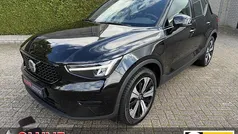 Zwart Gebruikt 2022 Volvo XC40 Plus SUV | € 34.945 (Eerlijke prijs)