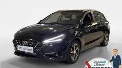 Phantom black pearl (pae) Gebruikt 2023 Hyundai i30 Comfort Stationwagen | € 21.945 (Eerlijke prijs)
