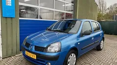 Blauw Gebruikt 2003 Renault Clio II Dynamique Hatchback | € 1.999 (Eerlijke prijs)
