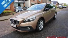 Bruin Gebruikt 2014 Volvo V40 CC Momentum Stationwagen | € 16.600 (Eerlijke prijs)