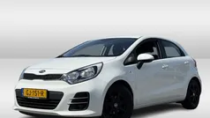 Wit Gebruikt 2015 Kia Rio Comfort Hatchback | € 8.925 (Eerlijke prijs)