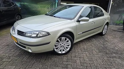 Geel Gebruikt 2006 Renault Laguna II Hatchback | € 3.450