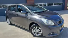 Grijs, metallic lak Gebruikt 2011 Toyota Verso MPV | € 4.250 (Eerlijke prijs)
