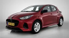 Rood mica Gebruikt 2024 Mazda 2 Center-Line Hatchback | € 21.945 (Eerlijke prijs)
