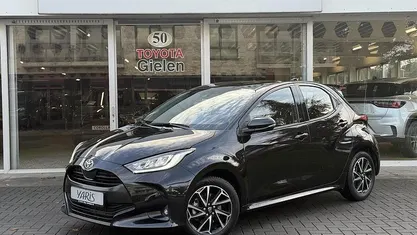 Zwart Gebruikt 2024 Toyota Yaris Hybrid Plus Hatchback | € 22.900 (Eerlijke prijs)