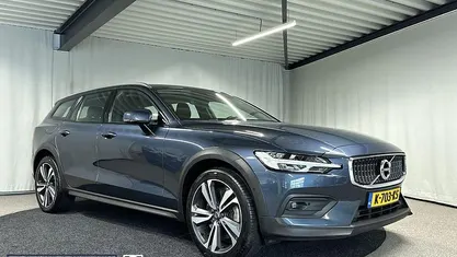 Blauw Occasion 2021 Volvo V60 CC Pro Stationwagen | € 39.395 (Eerlijke prijs)