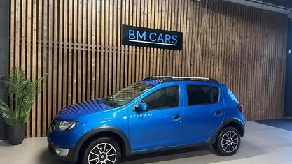 Occasion 2016 Dacia Sandero Lauréate Hatchback | € 6.795 (Eerlijke prijs)