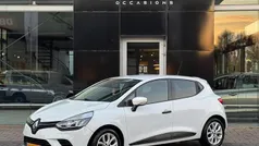 Wit (metallic) Gebruikt 2016 Renault Clio IV Life Hatchback | € 4.995 (Eerlijke prijs)