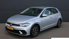 Grijs Gebruikt 2023 VW Polo Life Hatchback | € 19.895 (Eerlijke prijs)