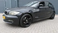 Zwart, metallic lak Gebruikt 2009 BMW 116 Hatchback | € 3.762 (Eerlijke prijs)