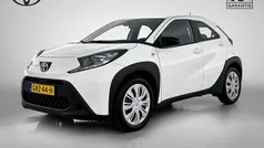 Wit Gebruikt 2024 Toyota Aygo Play Hatchback | € 17.995 (Eerlijke prijs)