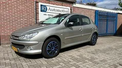Grijs Gebruikt 2007 Peugeot 206 Forever Hatchback | € 1.650 (Eerlijke prijs)