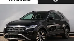 Zwart Gebruikt 2024 VW T-Roc Life SUV | € 34.295 (Eerlijke prijs)