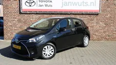 Zwart Gebruikt 2016 Toyota Yaris Hybrid Hatchback | € 15.950 (Eerlijke prijs)