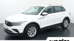 Wit Gebruikt 2021 VW Tiguan Active SUV | € 29.840 (Eerlijke prijs)