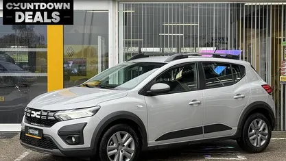 Grijs Gebruikt 2023 Dacia Sandero Expression Hatchback | € 15.545 (Eerlijke prijs)