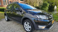 Zwart Gebruikt 2014 Dacia Sandero Lauréate Hatchback | € 6.999 (Eerlijke prijs)