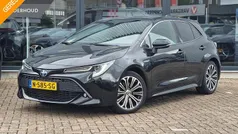 Zwart, metallic lak Gebruikt 2021 Toyota Corolla Business Edition Hatchback | € 25.400 (Eerlijke prijs)