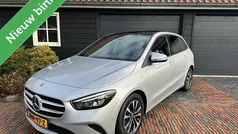 Grijs (metallic) Gebruikt 2021 Mercedes B200 Premium Plus MPV | € 29.900 (Eerlijke prijs)