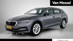 Grijs Gebruikt 2022 Skoda Octavia Business Line Stationwagen | € 18.900 (Eerlijke prijs)