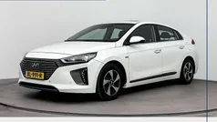 Ceramic white (waw) Gebruikt 2019 Hyundai Ioniq Premium Hatchback | € 16.900 (Eerlijke prijs)