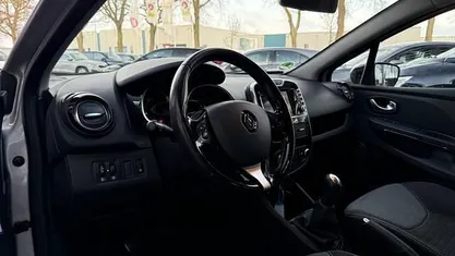 Grijs Occasion 2015 Renault Clio GrandTour Dynamique Stationwagen | € 4.950 (Eerlijke prijs)