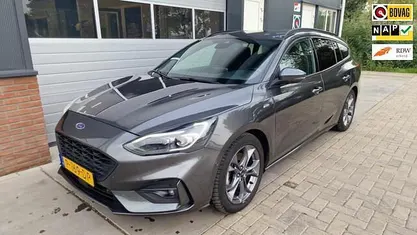 Grijs Occasion 2022 Ford Focus Titanium Stationwagen | € 14.750 (Eerlijke prijs)