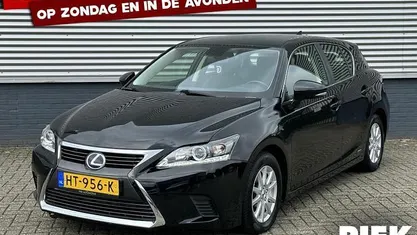 Zwart, metallic lak Occasion 2015 Lexus CT200h Hatchback | € 11.999 (Eerlijke prijs)