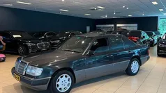 Zwart Gebruikt 1992 Mercedes 200 Sedan | € 10.950