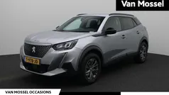 Grijs Gebruikt 2023 Peugeot e-2008 Style SUV | € 21.400 (Eerlijke prijs)