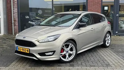 Occasion Ford Focus ST-Line 125 PK (91 kW) 2016 Grijs Hatchback