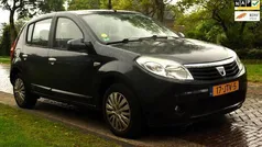 Grijs Gebruikt 2009 Dacia Sandero Lauréate Hatchback | € 2.499 (Eerlijke prijs)