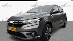 Grijs Gebruikt 2024 Dacia Sandero Expression Hatchback | € 16.950 (Eerlijke prijs)