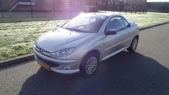 Grijs, metallic lak Gebruikt 2005 Peugeot 206 CC Cabriolet | € 1.895 (Eerlijke prijs)