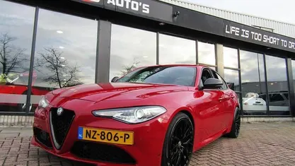 Rood Gebruikt 2017 Alfa Romeo Giulia Quadrifoglio Verde Sedan | € 14.449 (Super prijs)