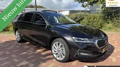 Zwart Gebruikt 2022 Skoda Octavia SportLine Stationwagen | € 25.940 (Eerlijke prijs)