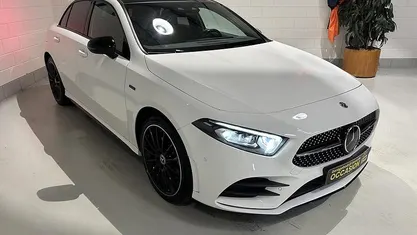 Wit Gebruikt 2020 Mercedes A250 AMG line Hatchback | € 28.850 (Eerlijke prijs)