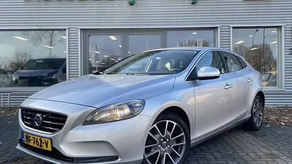 Gebruikt 2015 Volvo V40 Momentum Hatchback | € 7.950 (Eerlijke prijs)