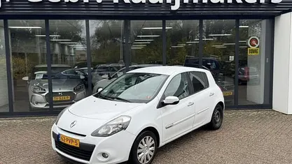 Wit Gebruikt 2011 Renault Clio II Hatchback | € 2.250 (Eerlijke prijs)