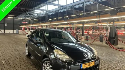 Zwart Gebruikt 2011 Renault Clio II Hatchback | € 2.699 (Eerlijke prijs)