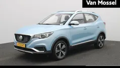Blauw, metallic lak Gebruikt 2020 MG ZS Luxury Sedan | € 14.995 (Eerlijke prijs)