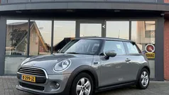 Grijs Gebruikt 2021 Mini ONE Hatchback | € 15.900 (Eerlijke prijs)