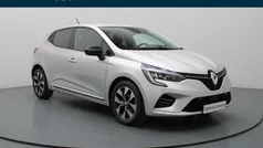 Gris platine (grijs metallic) Gebruikt 2023 Renault Clio V Evolution Hatchback | € 16.990 (Goede deal)