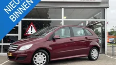 Rood Gebruikt 2011 Mercedes B200 MPV | € 8.449 (Eerlijke prijs)
