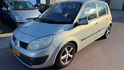 Grijs (metallic) Gebruikt 2004 Renault Scénic II Expression MPV | € 1.250 (Goede deal)